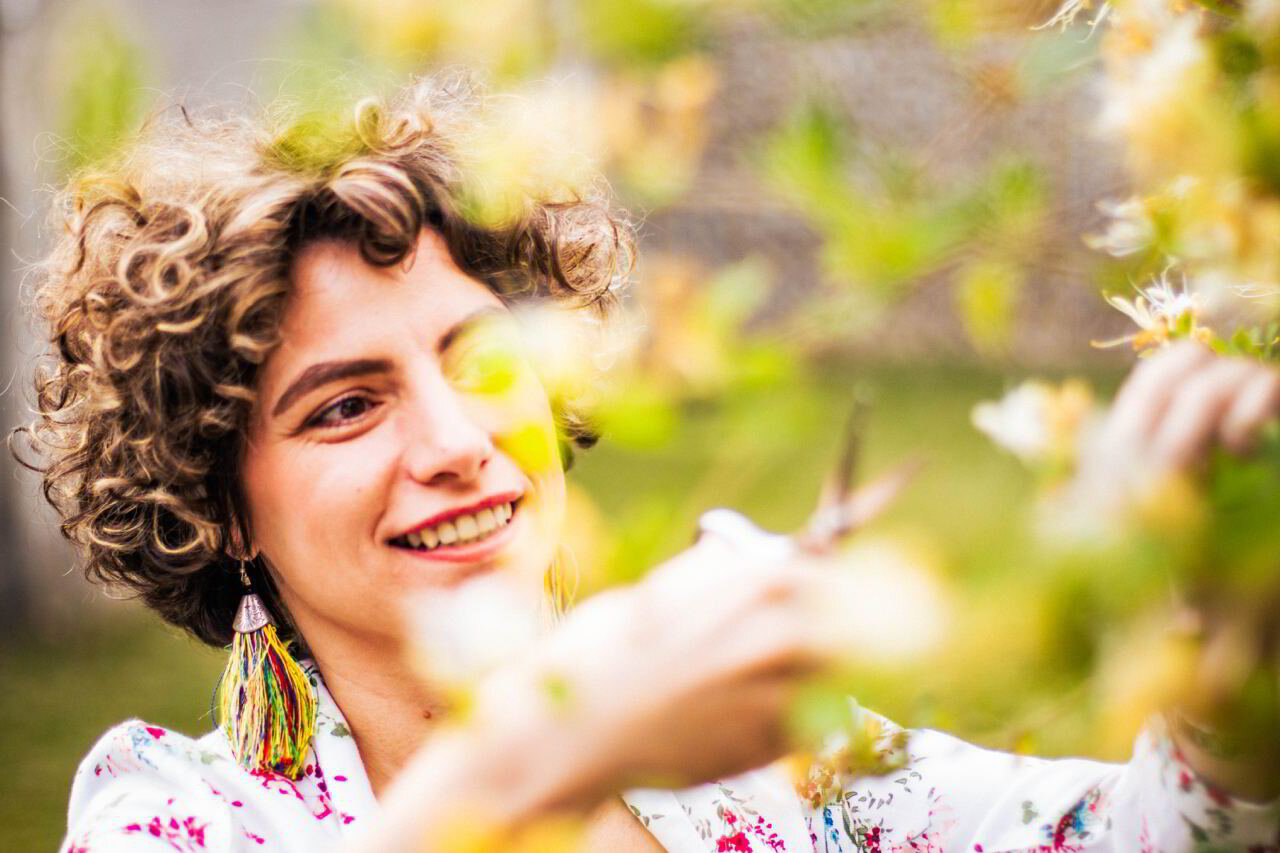 Claudia Mercea – hair educator și coafor-stilist pasionat, cu o poveste de viață plină de aventuri și evoluție