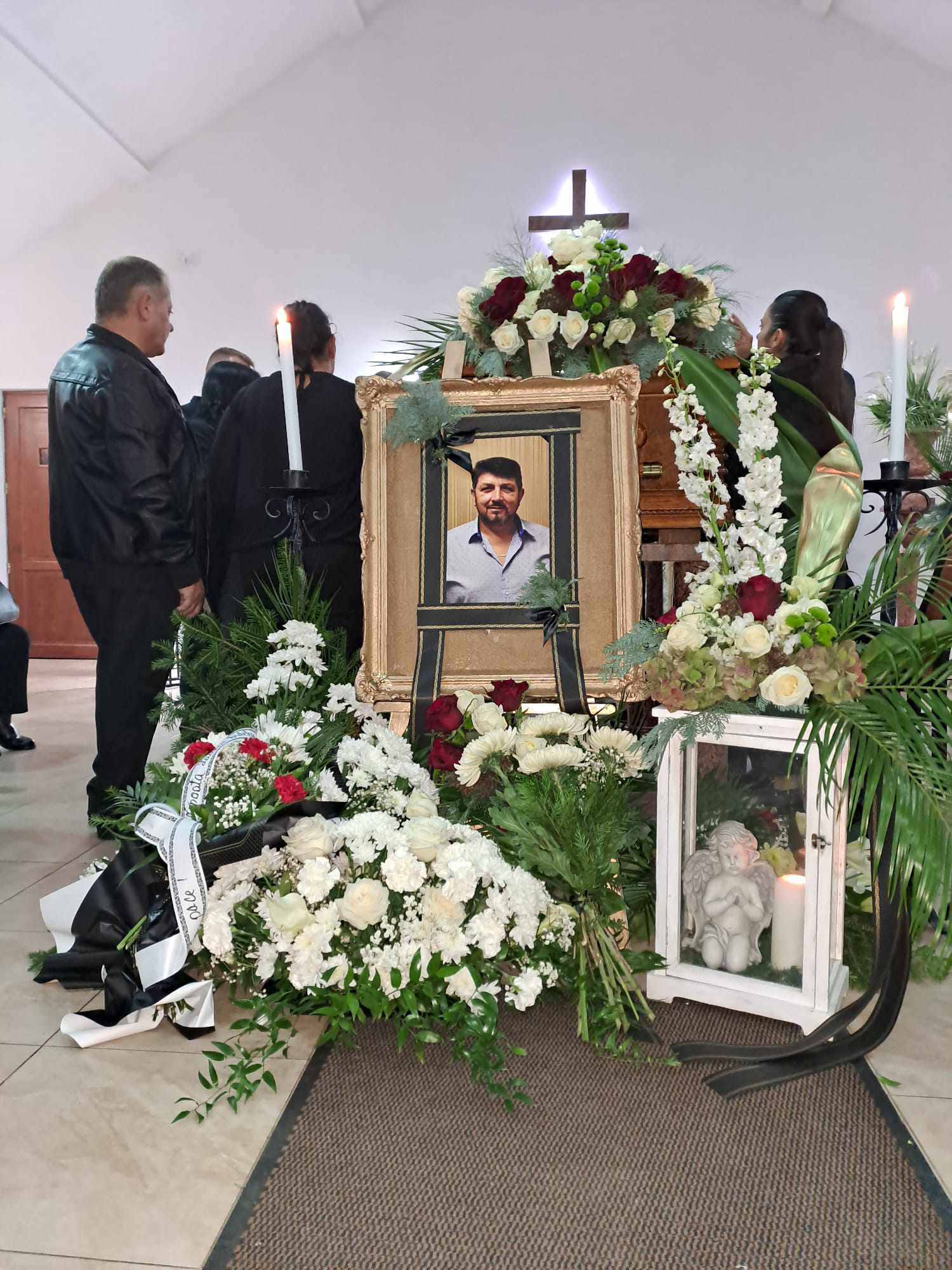 Sute de prieteni l-au condus pe Ghiță  Ghetina pe ultimul său drum pământesc