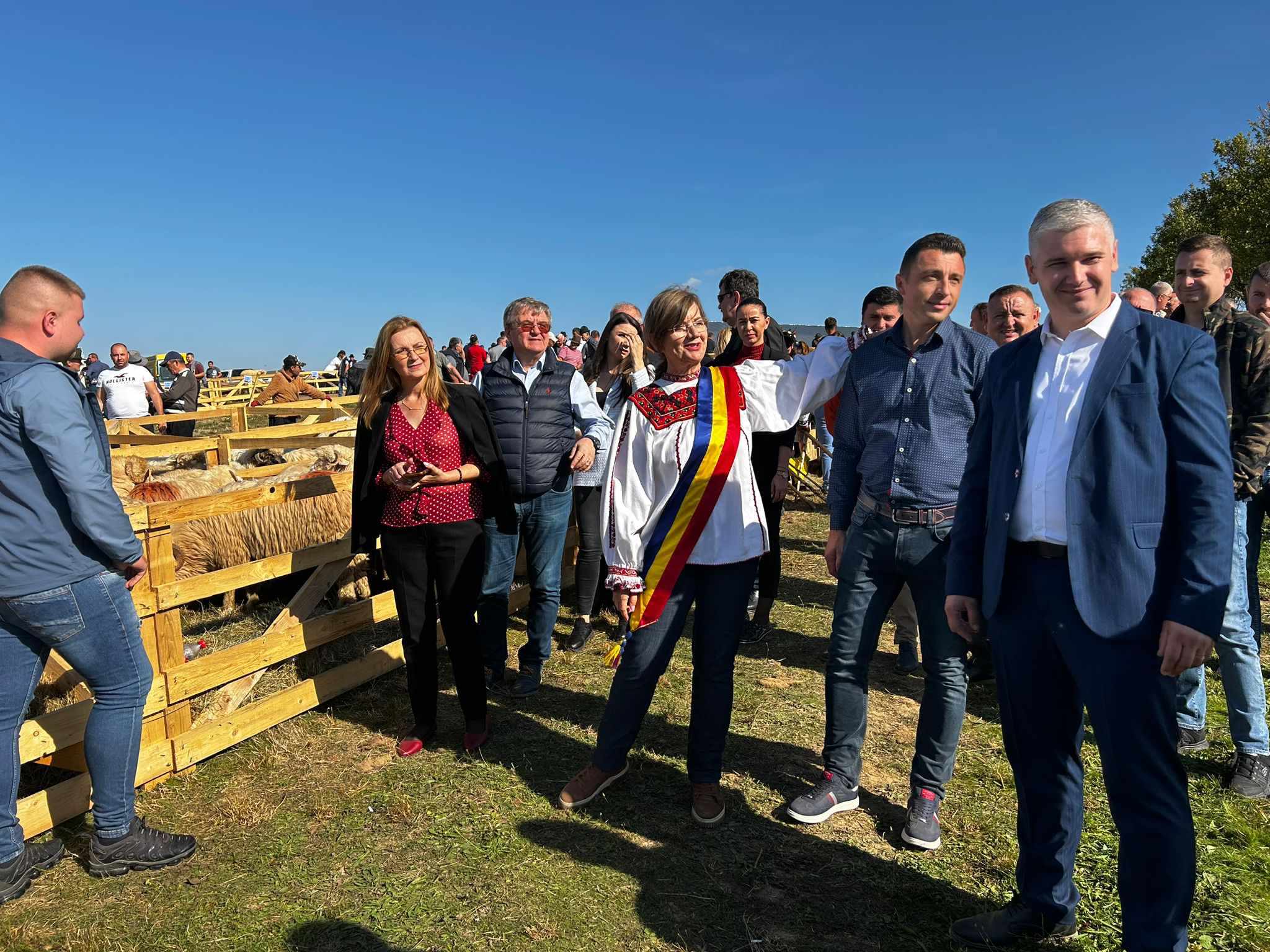 FOTOGALERIE. Superbă sărbătoare de toamnă în Țara Oașului: ”𝗖𝗼𝗯𝗼𝗿𝗮̂𝘁𝘂’ 𝗼𝗶𝗹𝗼𝗿 𝗱𝗲 𝗹𝗮 𝗺𝘂𝗻𝘁𝗲. Osâmbritu’