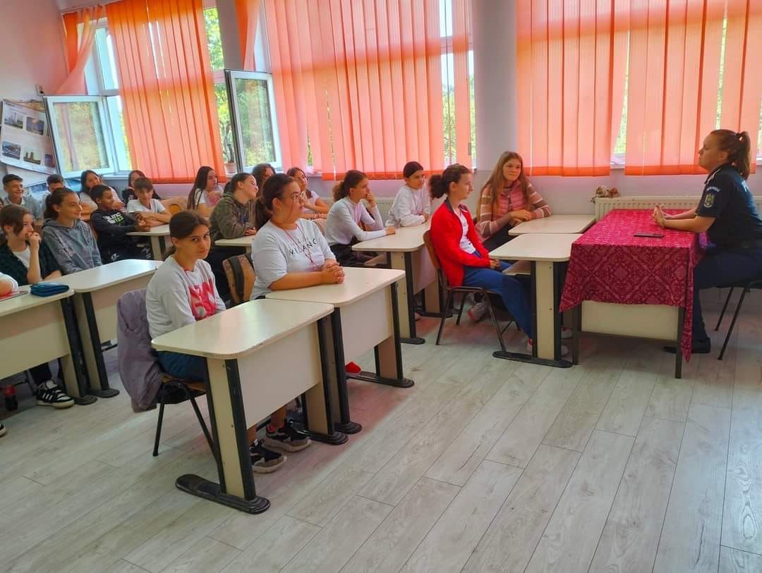 Alertă în școli: Un pericol ascuns! Cum se luptă poliția împotriva consumului de droguri printre elevi