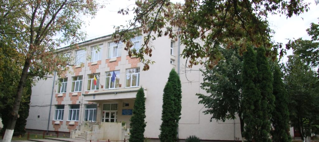 Politiștii au inspirat și educat elevii la Școala gimnazială Lucian Blaga Satu Mare în cadrul activităților din „Școala Verde”