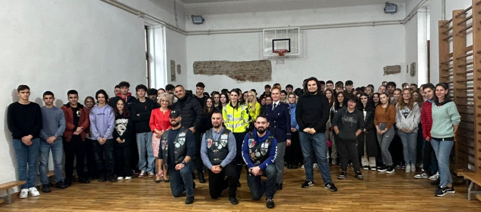 Polițiștii din Satu Mare implică tinerii elevi în Campania de Conștientizare a Clubului Moto Blue Knights Romania V