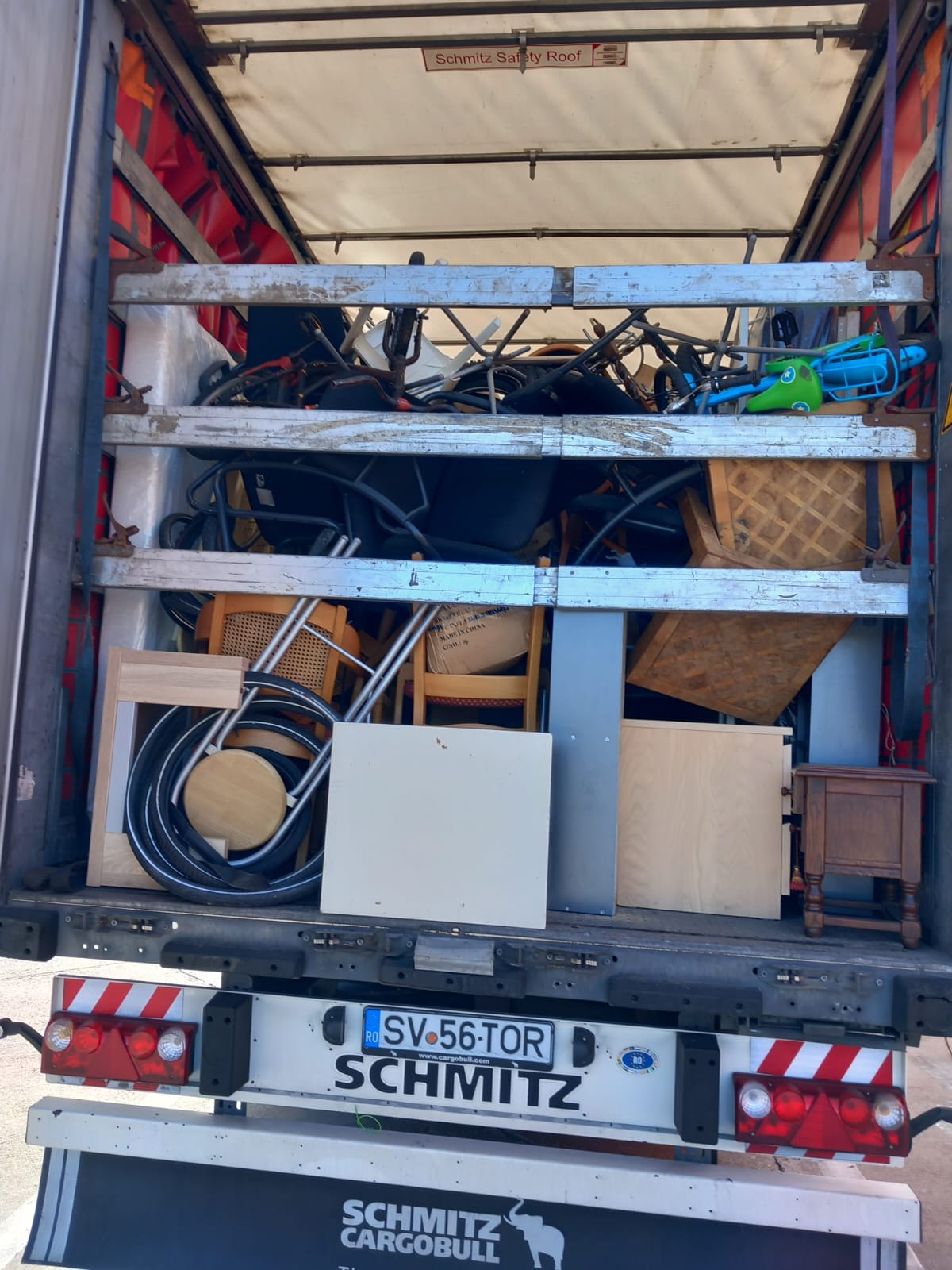 Controverse la Frontiera Petea: Import Masiv de Ajutoare Umanitare Cu Defecte de la Fundația Serafim Romania