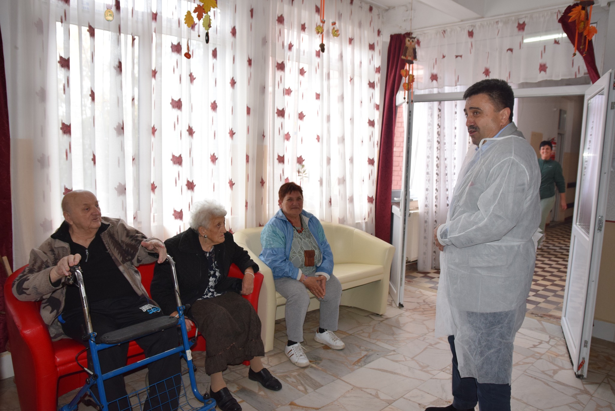 Prefectul Radu Roca, în vizită la Centrul Rezidențial de Îngrijire și Asistență pentru persoane vârstnice ”Șansa”