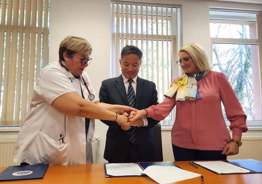 HANGZHOU MEDICAL COLLEGE, DIN CHINA,  CONSOLIDEAZĂ LEGĂTURILE CU U.V.V.G.