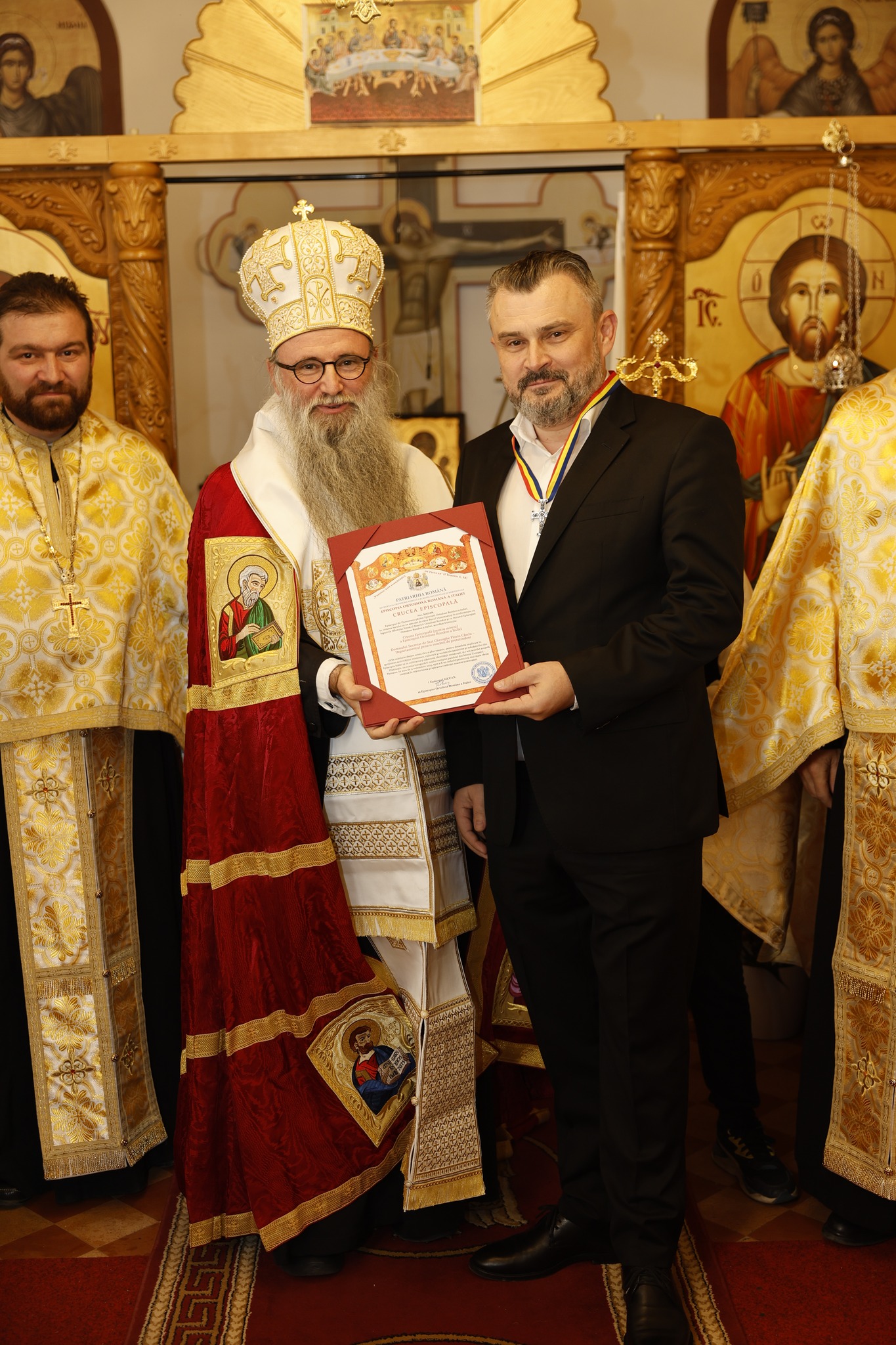 Onoare. Gică Cârciu a primit în Italia Crucea Episcopală, cea mai înaltă distincție pentru mireni