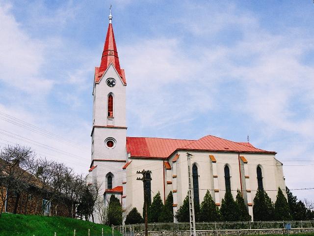 O frumoasă şi fascinantă biserică medievală romano-catolică, închinată Fecioarei Maria, se găseşte la Ardud