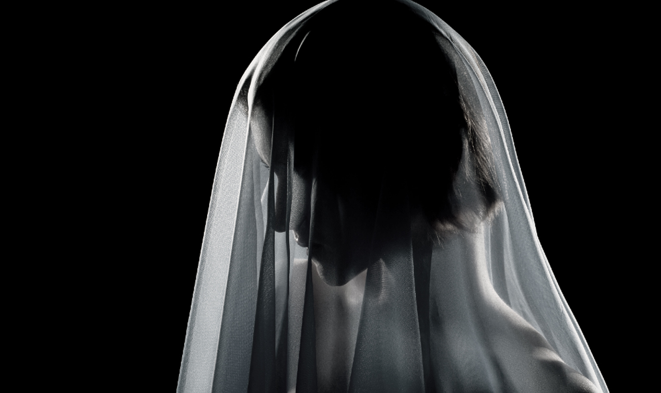 Văduva Neagră  pe nume Vera Renczi