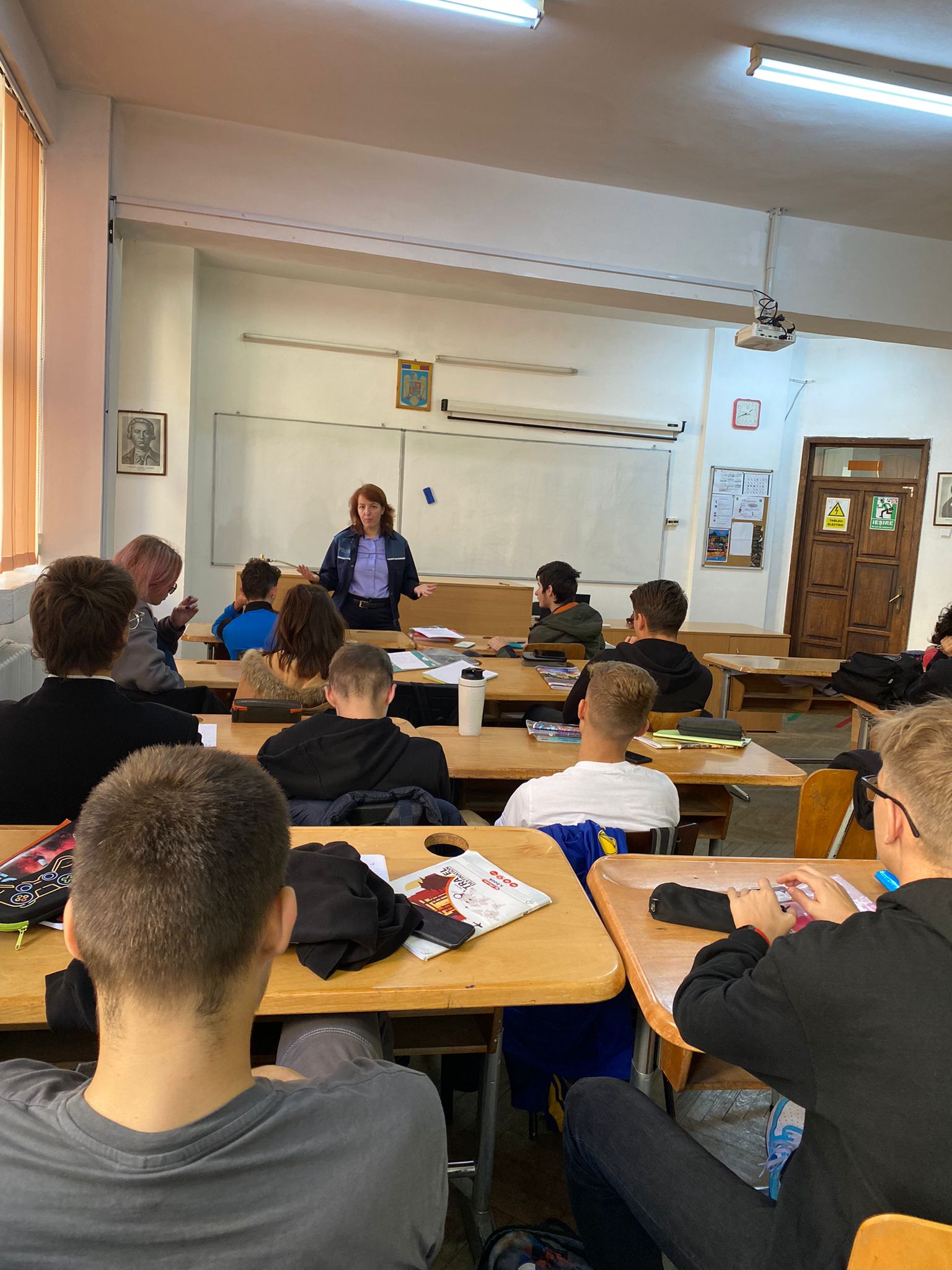 Activități informative. Educația antiinfracțională are ca scop siguranța elevilor