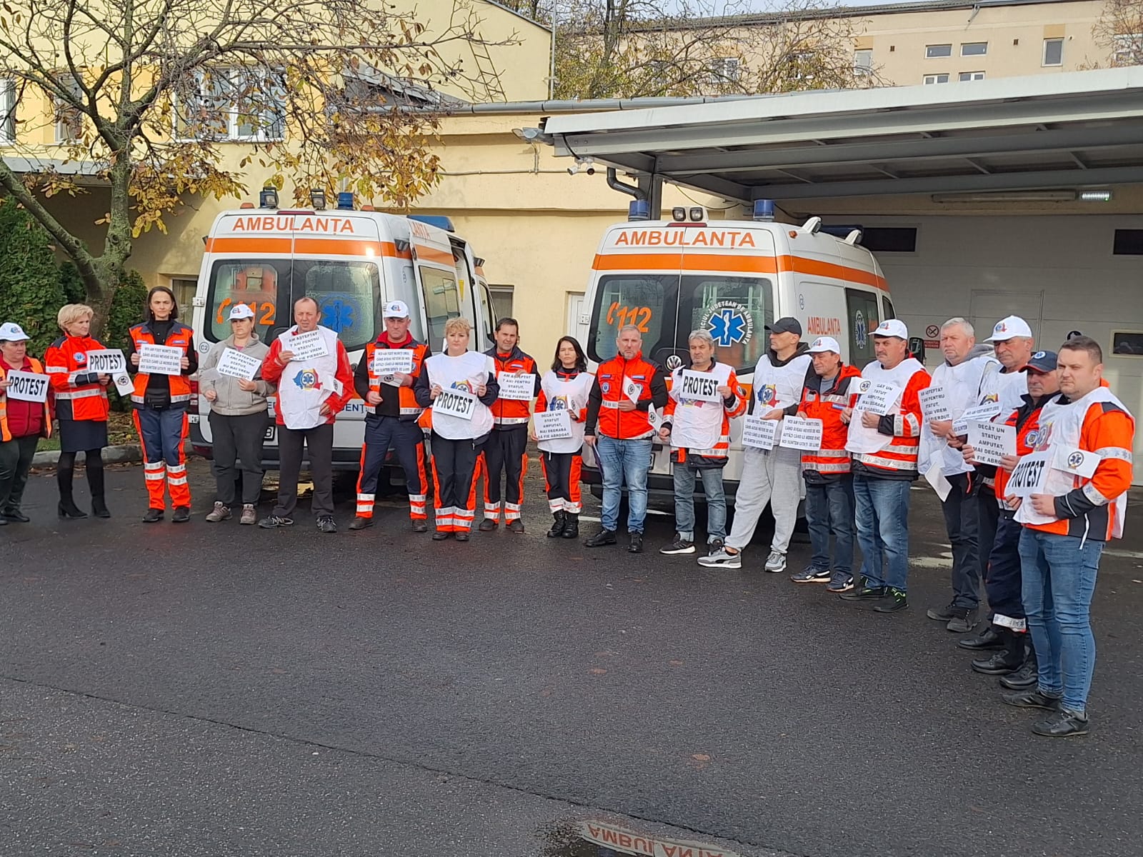 FOTO. GREVĂ LA AMBULANȚĂ. Ambulanțele rămân în garaj în fiecare zi câte două ore