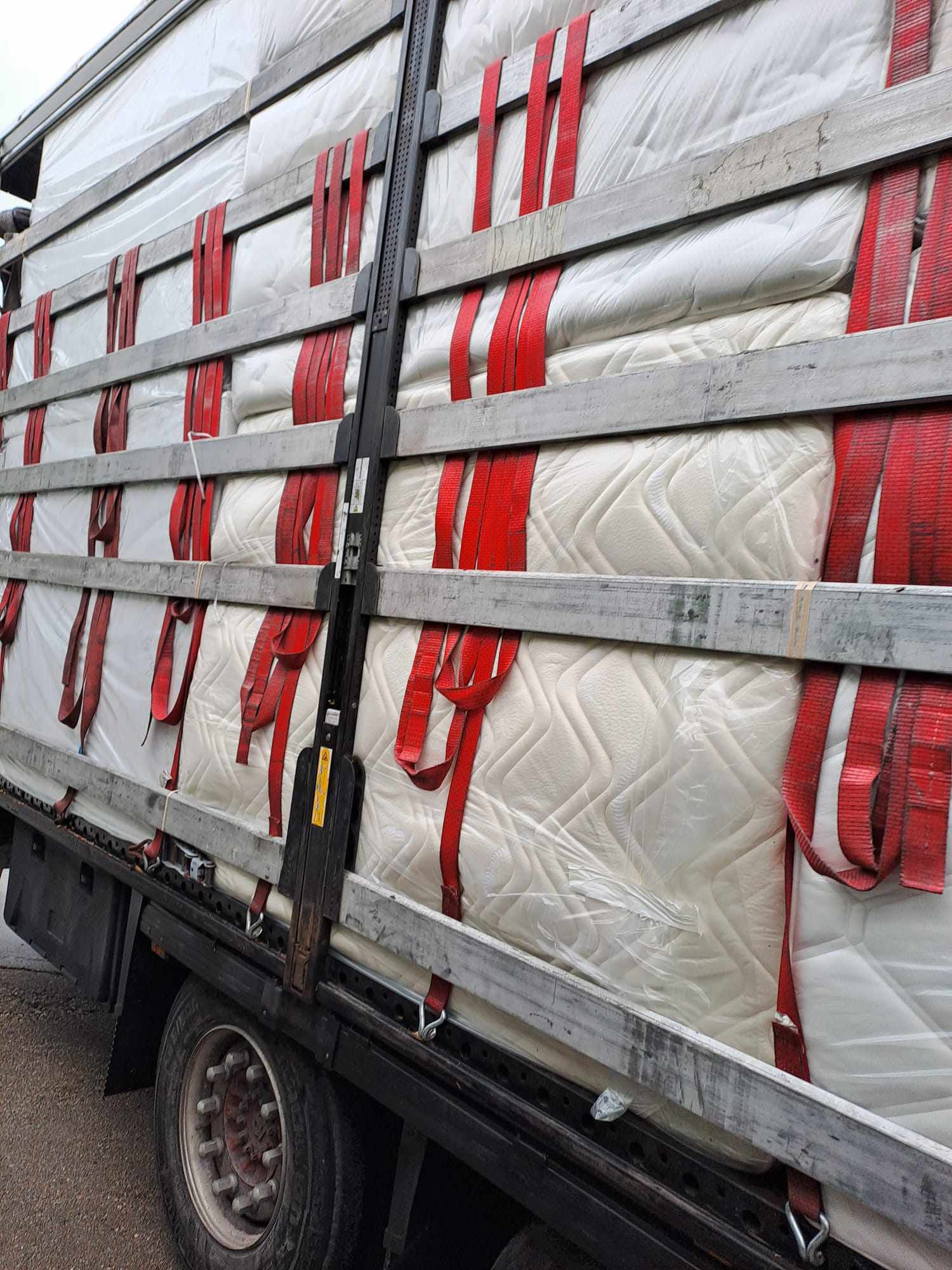 FOTO. Peste 13 tone de deșeuri, oprite la intrarea în țară