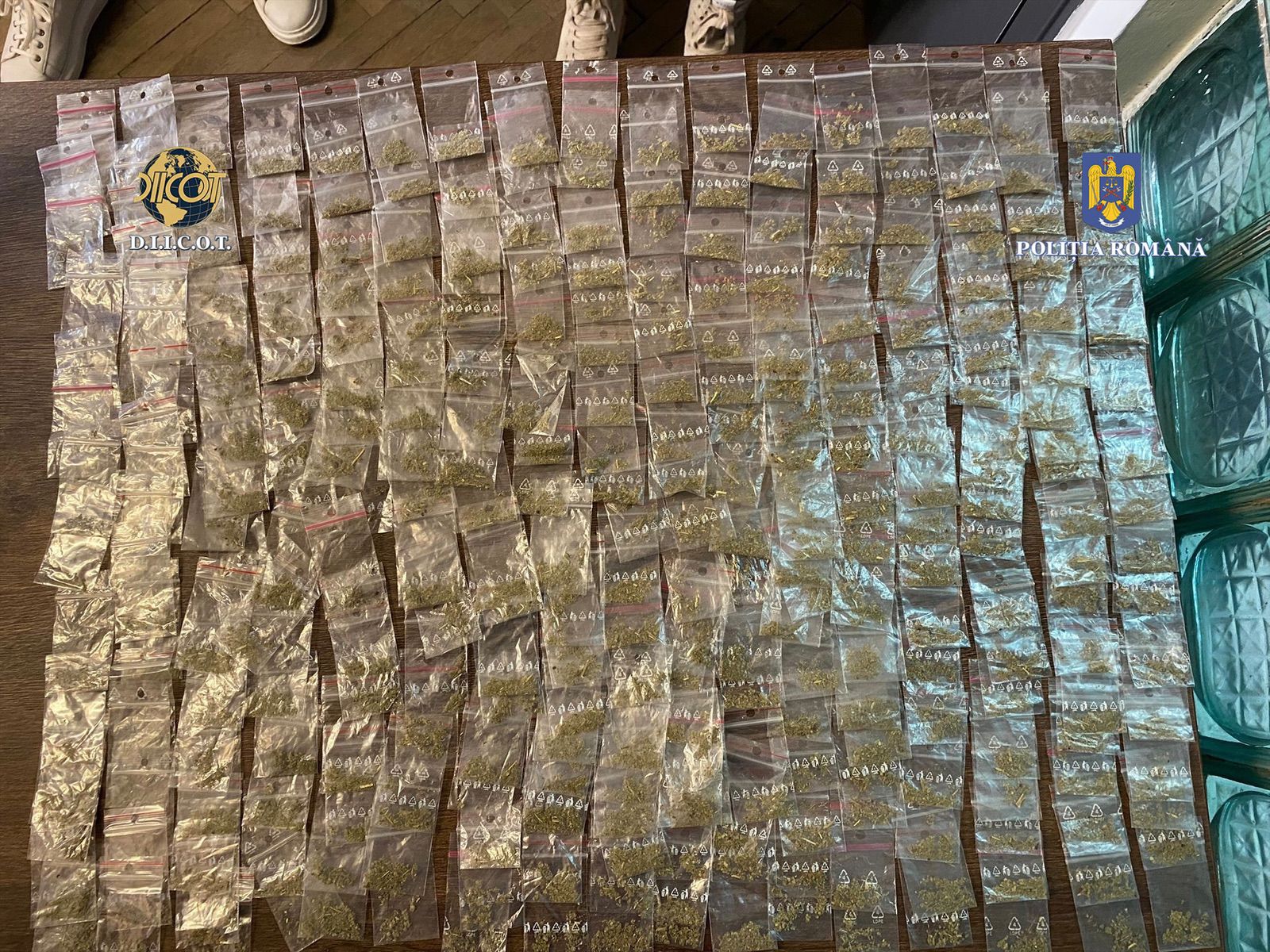 Poliția din Satu Mare a efectuat o prindere în flagrant în cazul traficului de droguri de mare risc