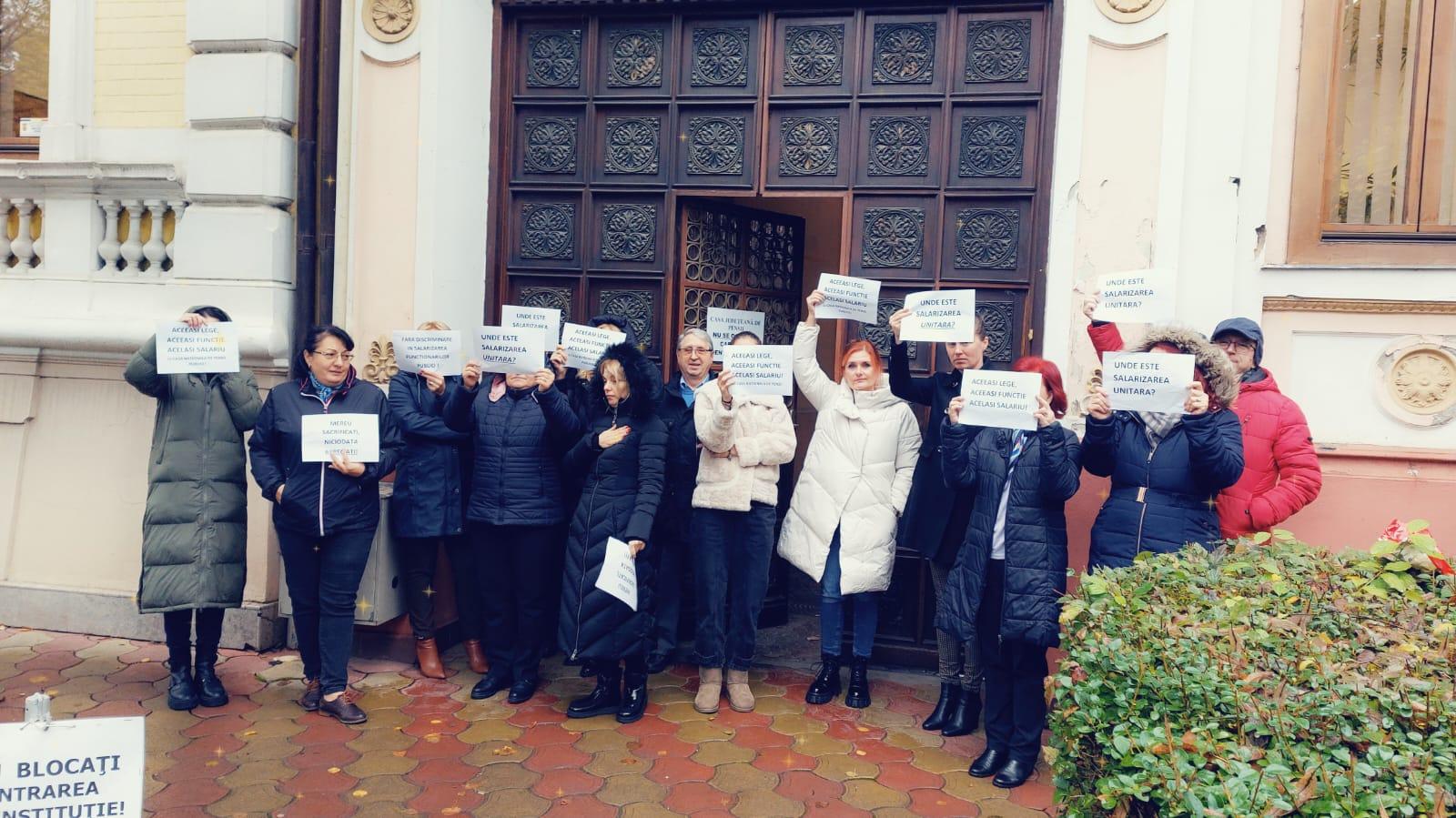 FOTO. Protestul de la Casa de Pensii Satu Mare continuă