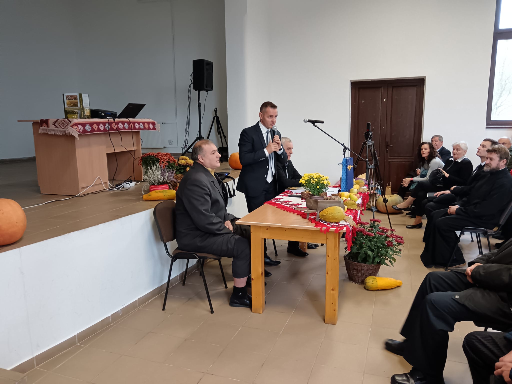 FOTOGALERIE. Monografia „Potău, oameni, locuri și povești”, lansată duminică