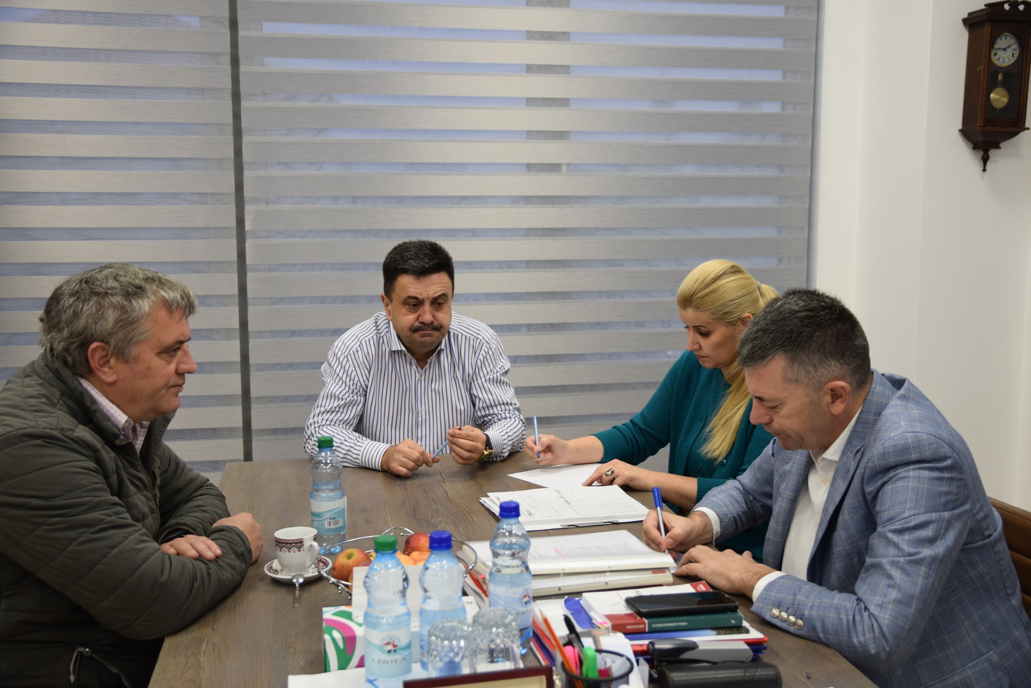 Colaborare constructivă: Prefectul Radu Roca și Primarul Săuca împreună pe probleme de fond funciar