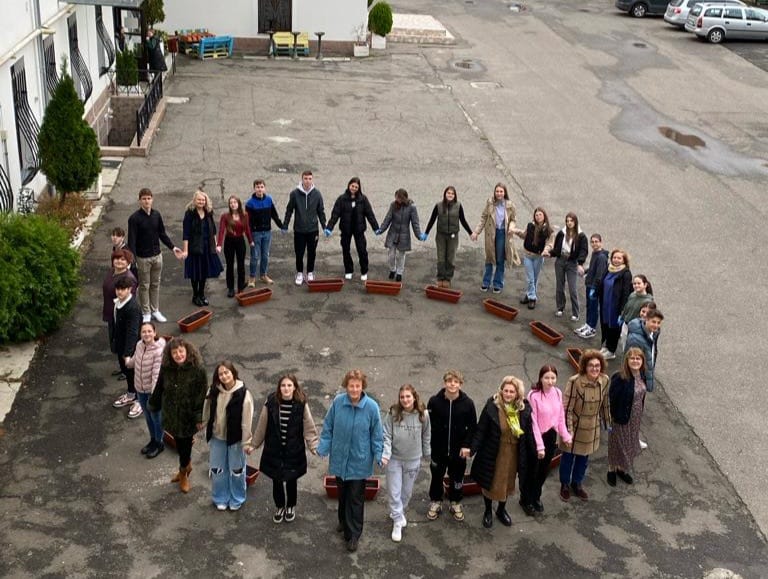 Proiectul „Crocus – Brândușele galbene”, implementat și în acest an la CN ”Doamna Stanca”