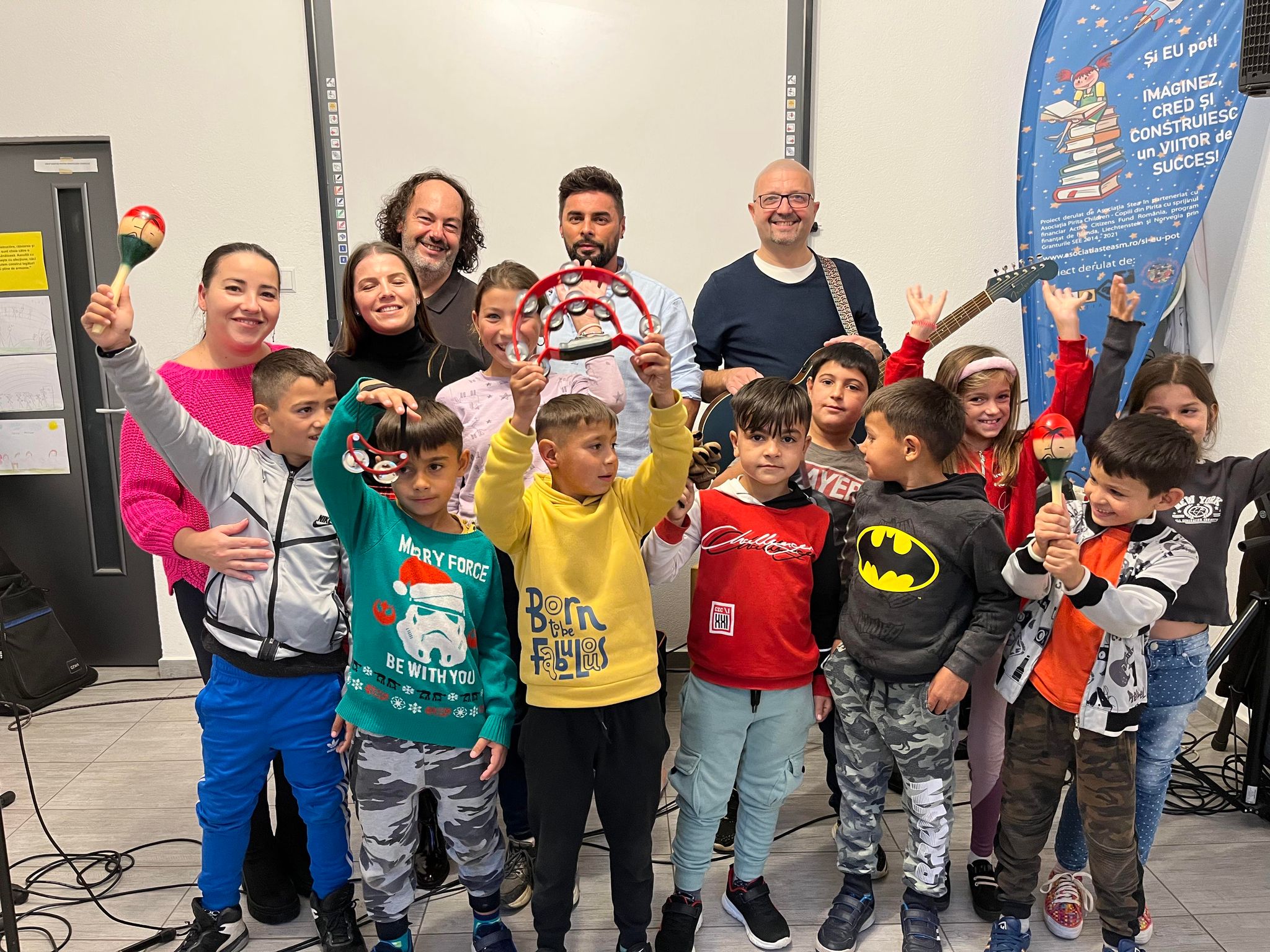 FOTO. XXL Band din Satu Mare, bucuria copiilor de la Asociația Stea