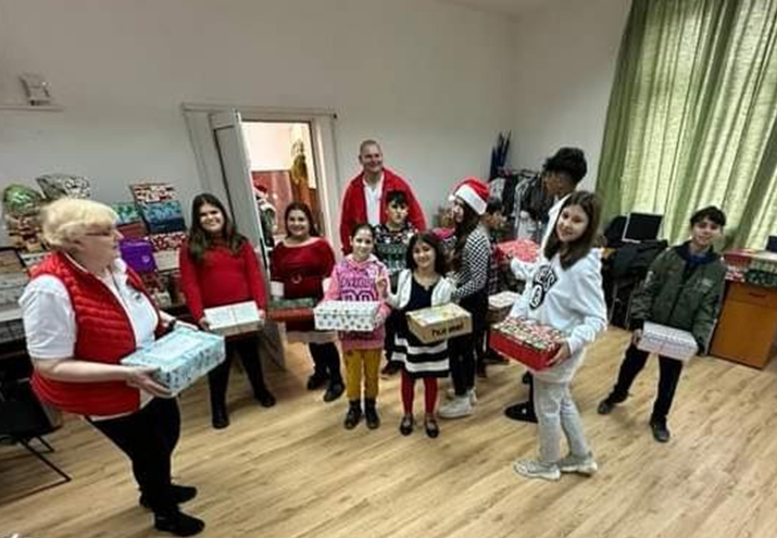 Colinde în dar la Şcoala Gimnazială Nr.11 Sătmărel și Grădiniţa Nr.22 Sătmărel