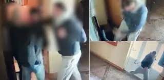 Sătmărean periculos și agresiv, prins de polițiști. A atacat în scara blocului