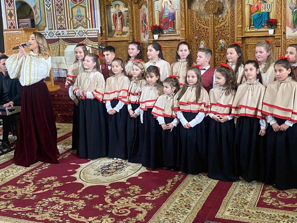 FOTOGALERIE. Slujbă urmată de un frumos concert de colinde la Catedrala Ortodoxă Tășnad