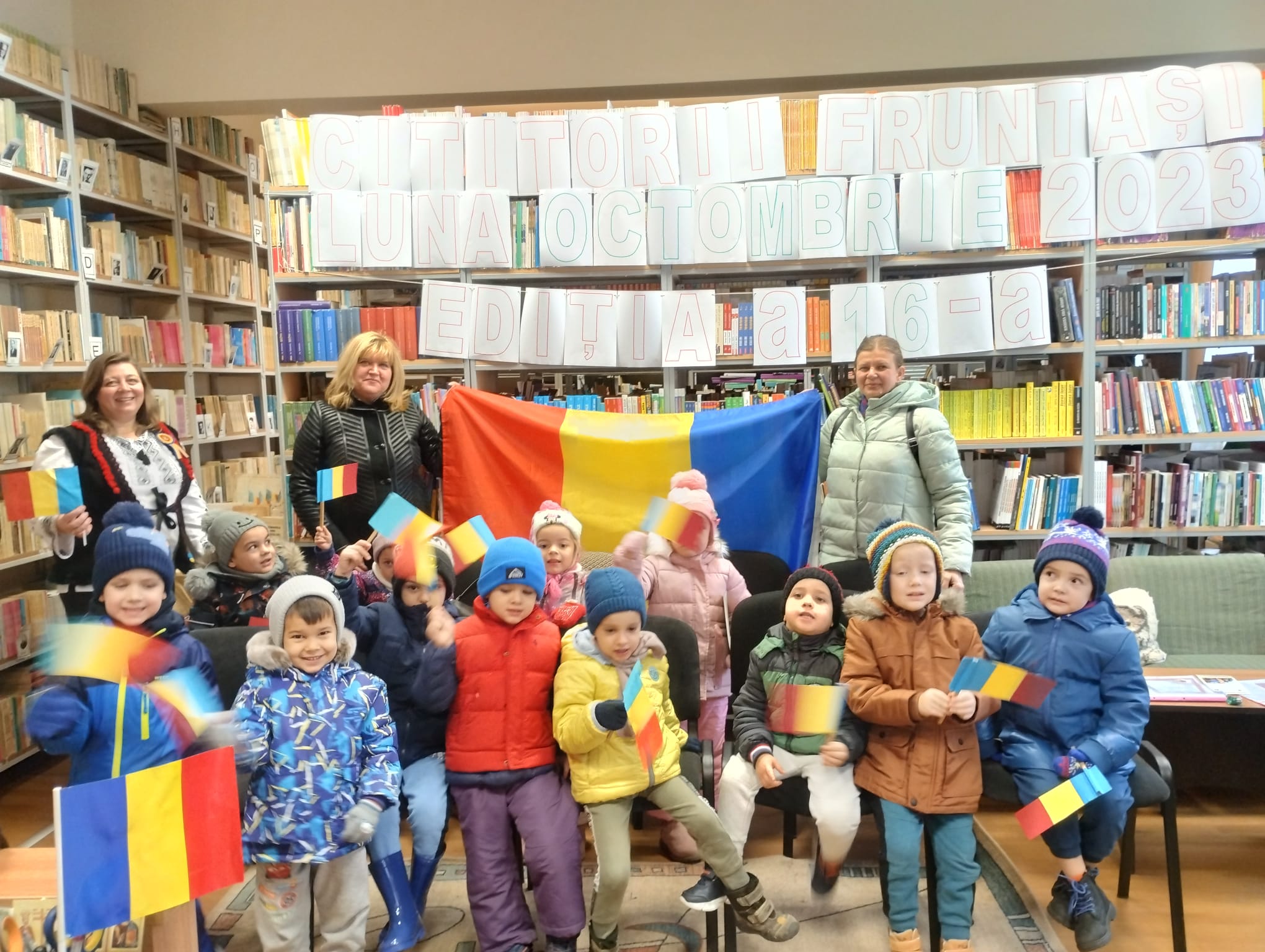 „Micile ciupercuțe”, copiii de la Grădinița cu Program Prelungit „Voinicelul”, au pășit pentru prima dată pragul unei biblioteci