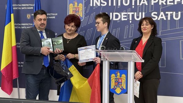 FOTO. Elevul de AUR  al Sătmarului. LUCA MUREȘAN, premiat la Prefectură