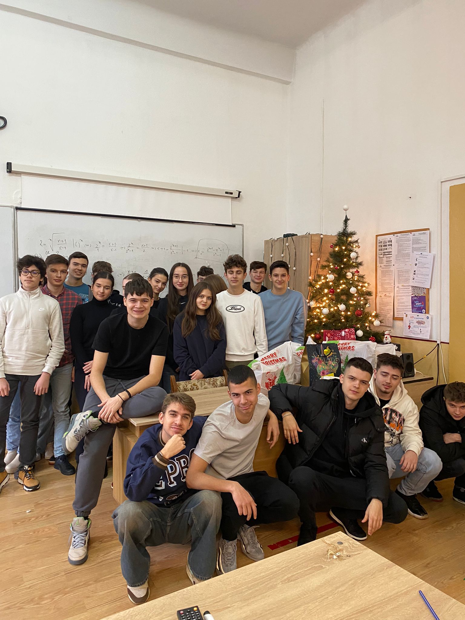 Dăruind din suflet. Luna Decembrie, luna generozității la Colegiul Național Mihai Eminescu