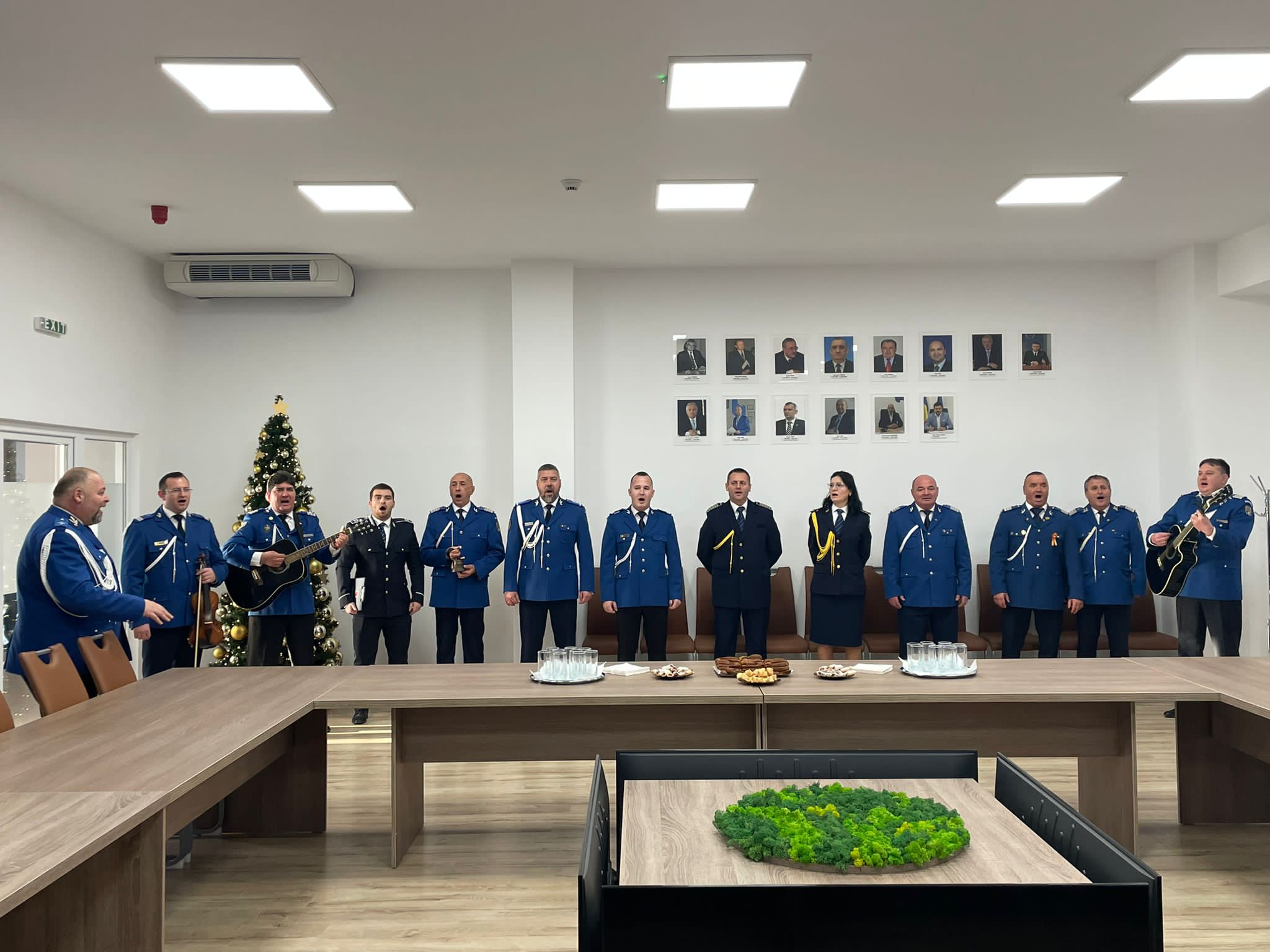 Instituția Prefectului din Satu Mare, plină de colindători