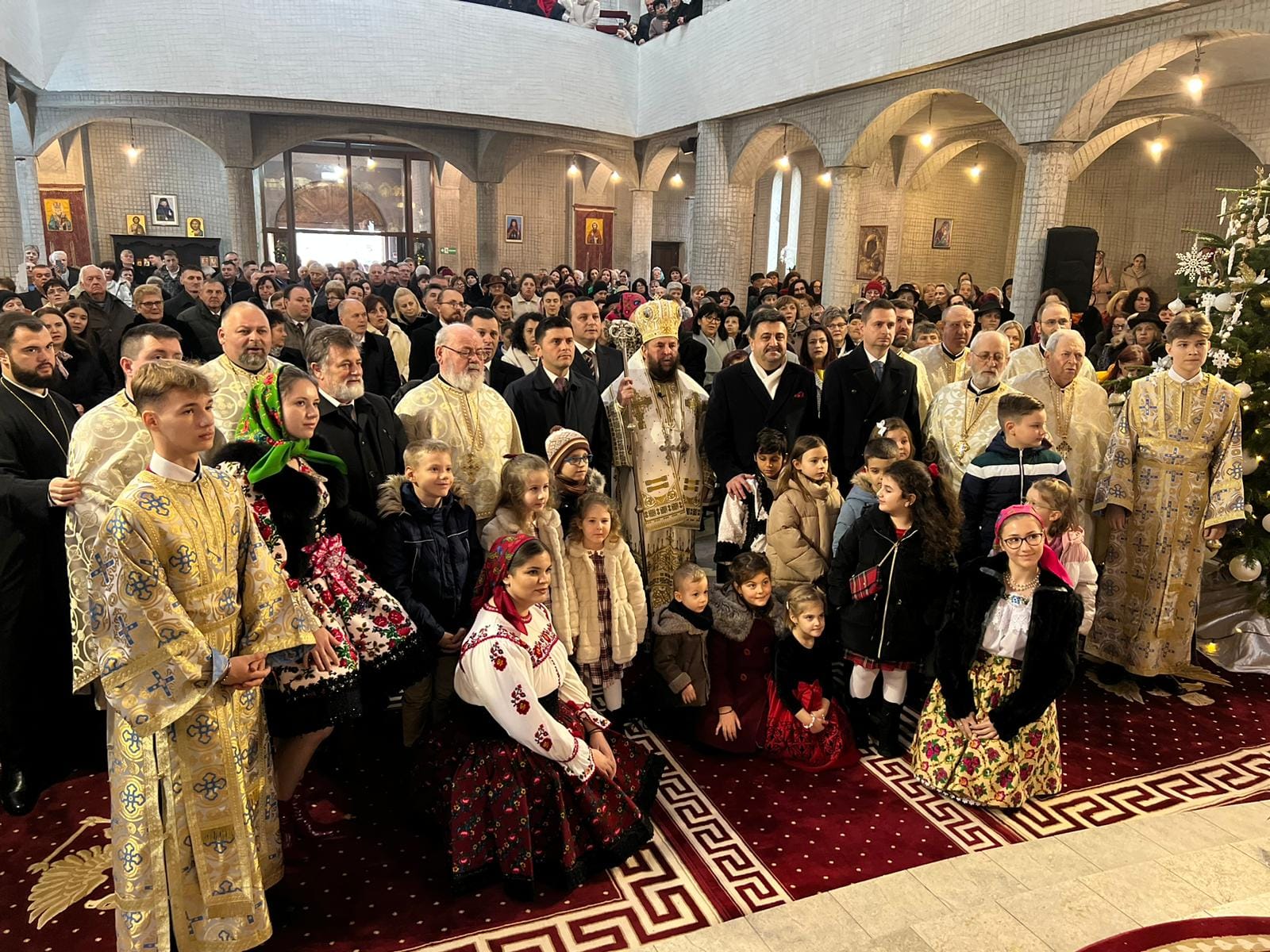 Liturghie Arhierească în prima zi de Crăciun la Satu Mare. A fost prezent și prefectul Radu Roca