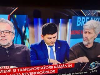 “Când țara arde“, Cozma tastează…  în direct la o televiziune națională!