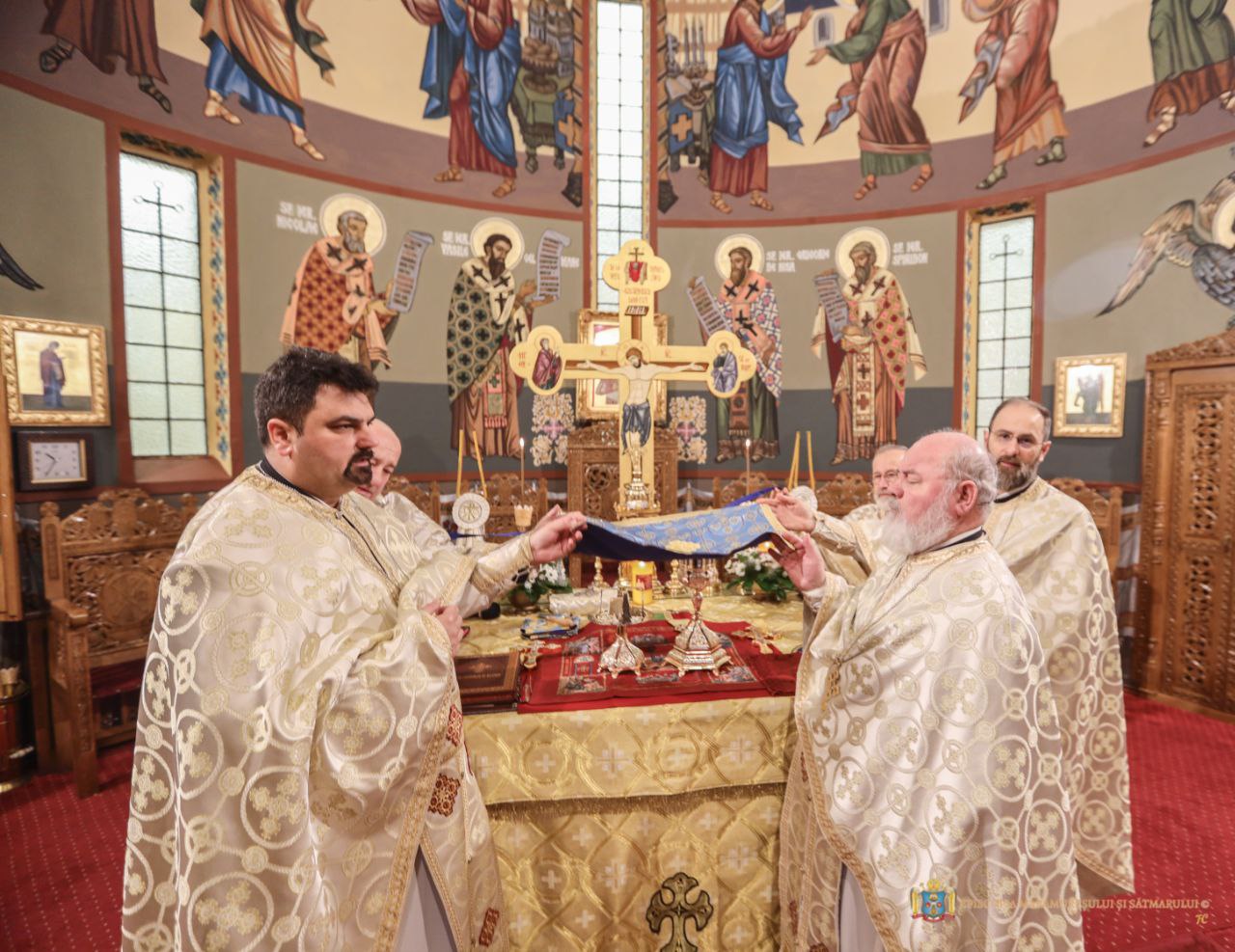Slujbă arhierească de sfințire a apei de Bobotează la Satu Mare