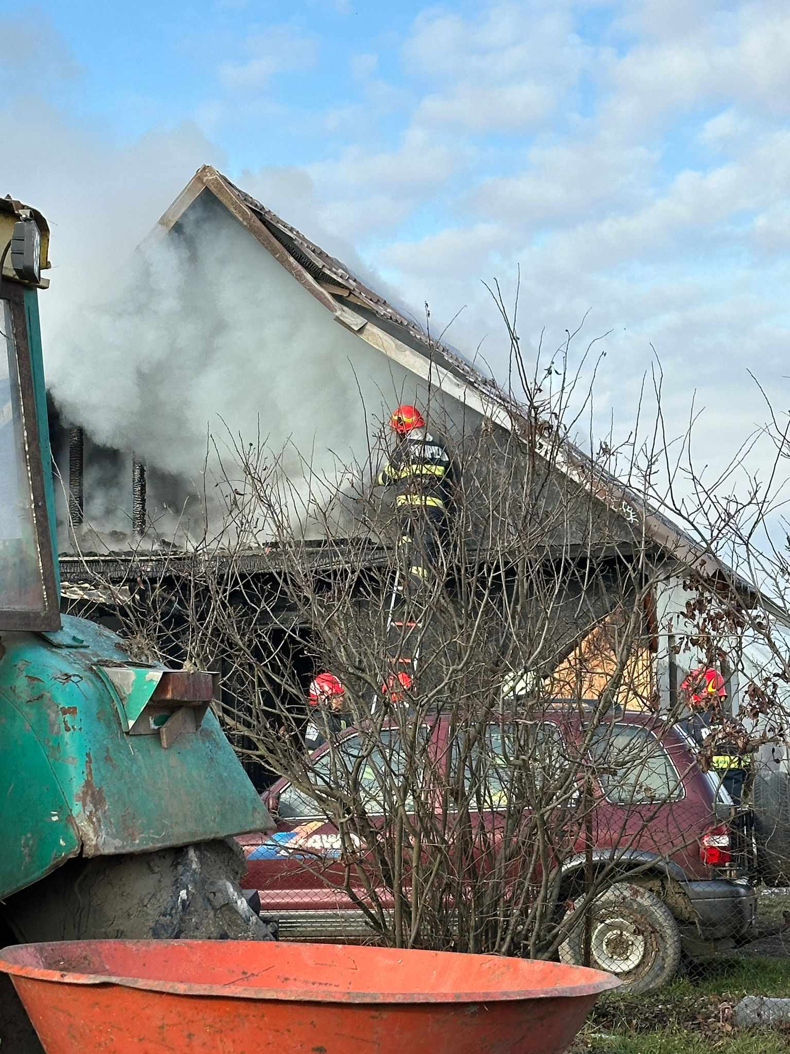 FOTO. Pompierii sătmăreni, solicitați din plin la cumpăna dintre ani