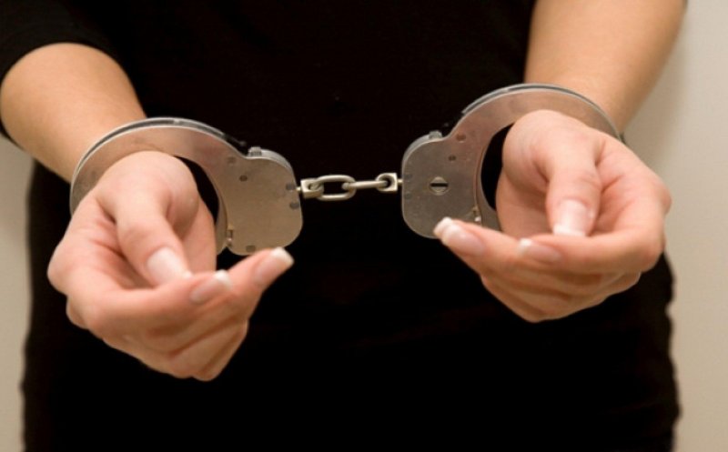 Femeie, cercetată pentru comiterea infracțiunii de furt