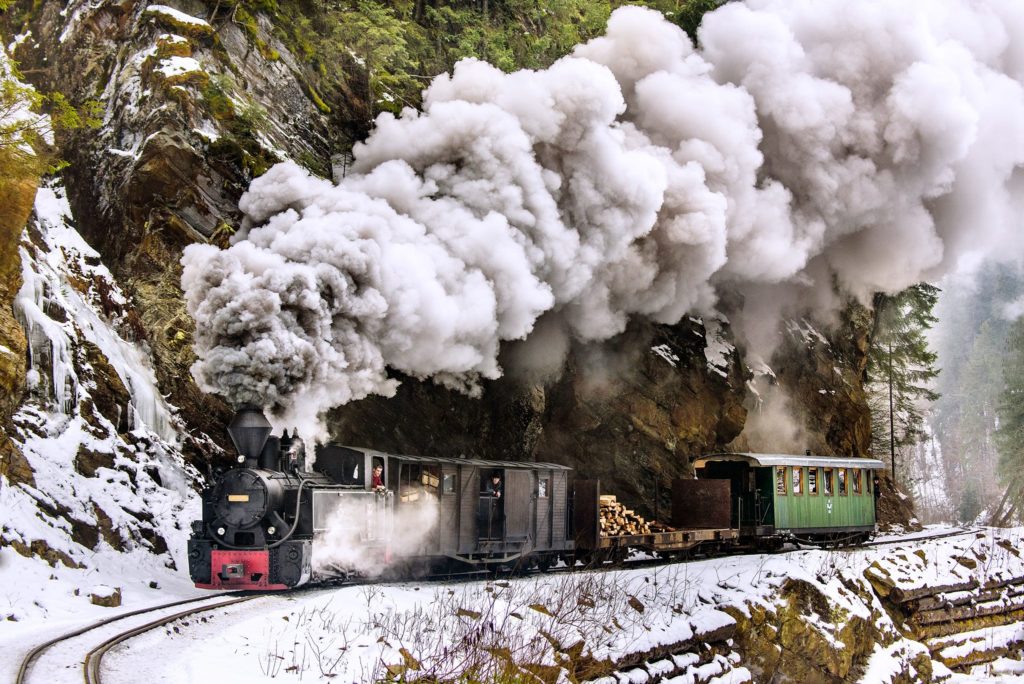 Destinații de week-end. Cu Mocănița pe Valea Vaserului – o călătorie în timp într-un peisaj de poveste