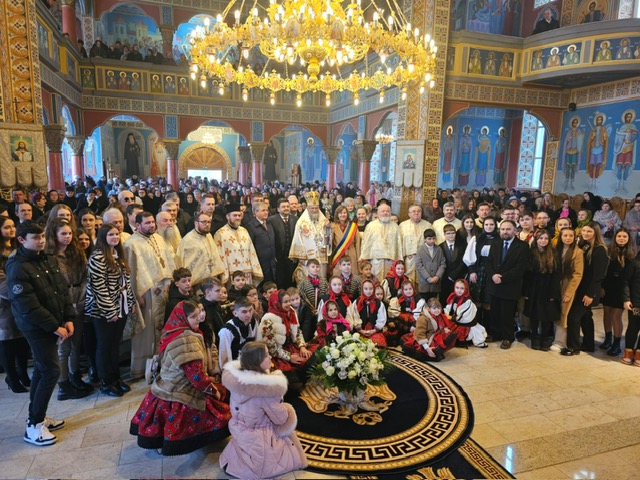 ÎPS Iustin, Episcopul Maramureșului și Sătmarului  a săvârșit Sfânta Liturghie arhierească la Catedrala Ortodoxă „Duminica Tuturor Sfinților” din Negrești-Oaș
