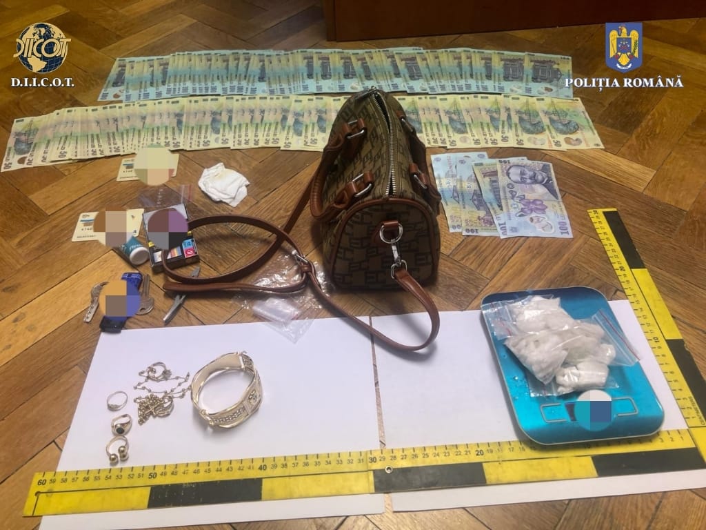 PRINȘI ÎN FLAGRANT DELICT DE POLIȚIȘTI, ÎNTR-UN DOSAR PENAL DE OPERAȚIUNI CU SUBSTANȚE PSIHOACTIVE