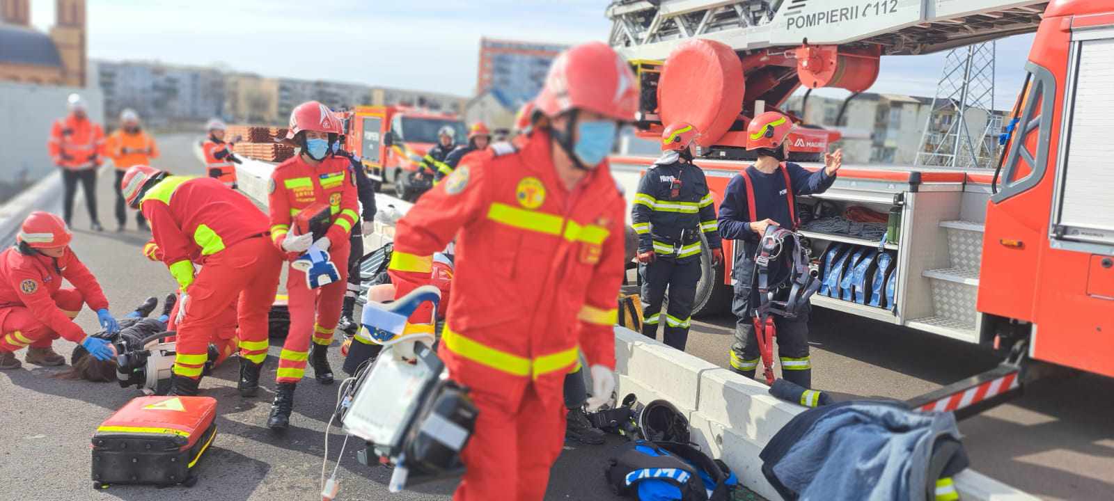 FOTOGALERIE. Accident cumplit la noul pod peste Someș. Au intervenit pompierii (EXERCIȚIU)
