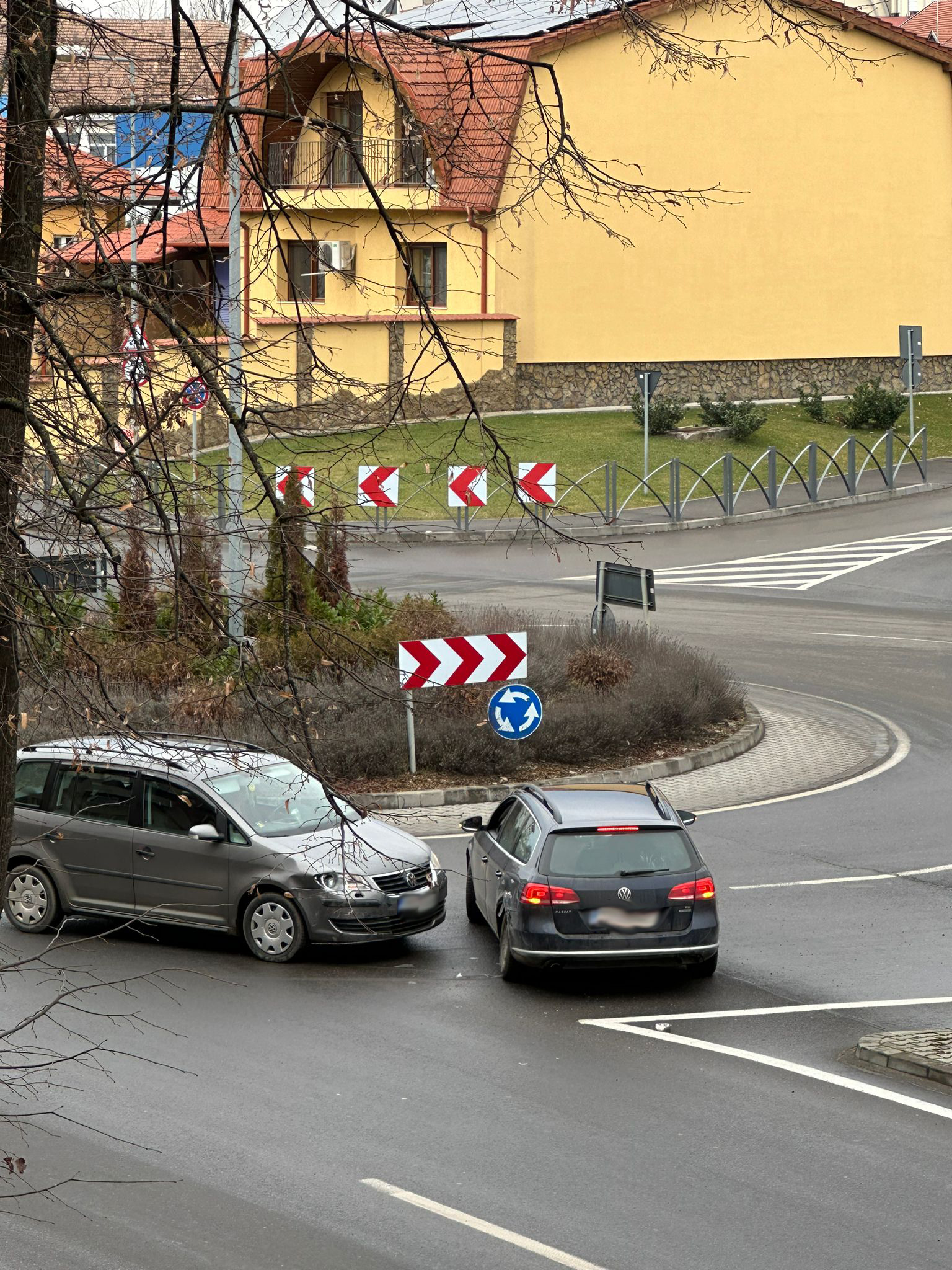 Accident rutier în sensului giratoriu pe B-dul Henry Coandă