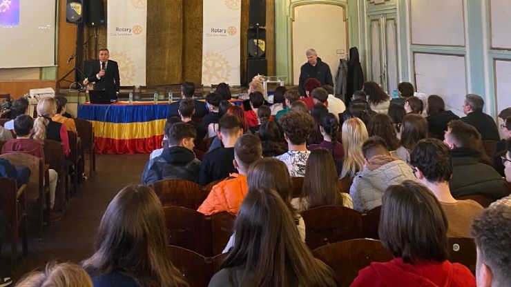 Peste 500 de elevi din clasele VII-X, profesori și psihologi, informați despre  consumul de droguri