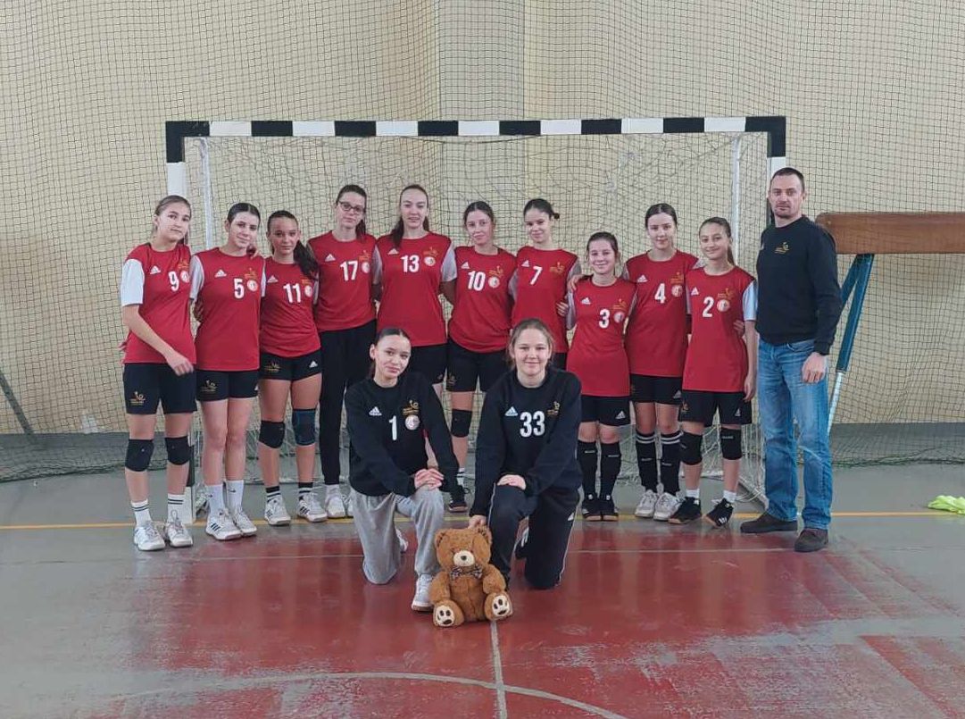 Junioarele mici, victorioase la  Târgu Lăpuș, junioarele mari au avut o evoluție curajoasă la Bistrița