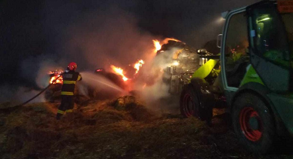 FOTO. Incendiu de amploare în județ