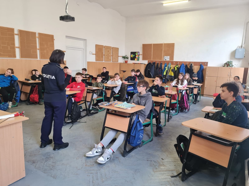 Activități informativ-preventive ale polițiștilor la Carei