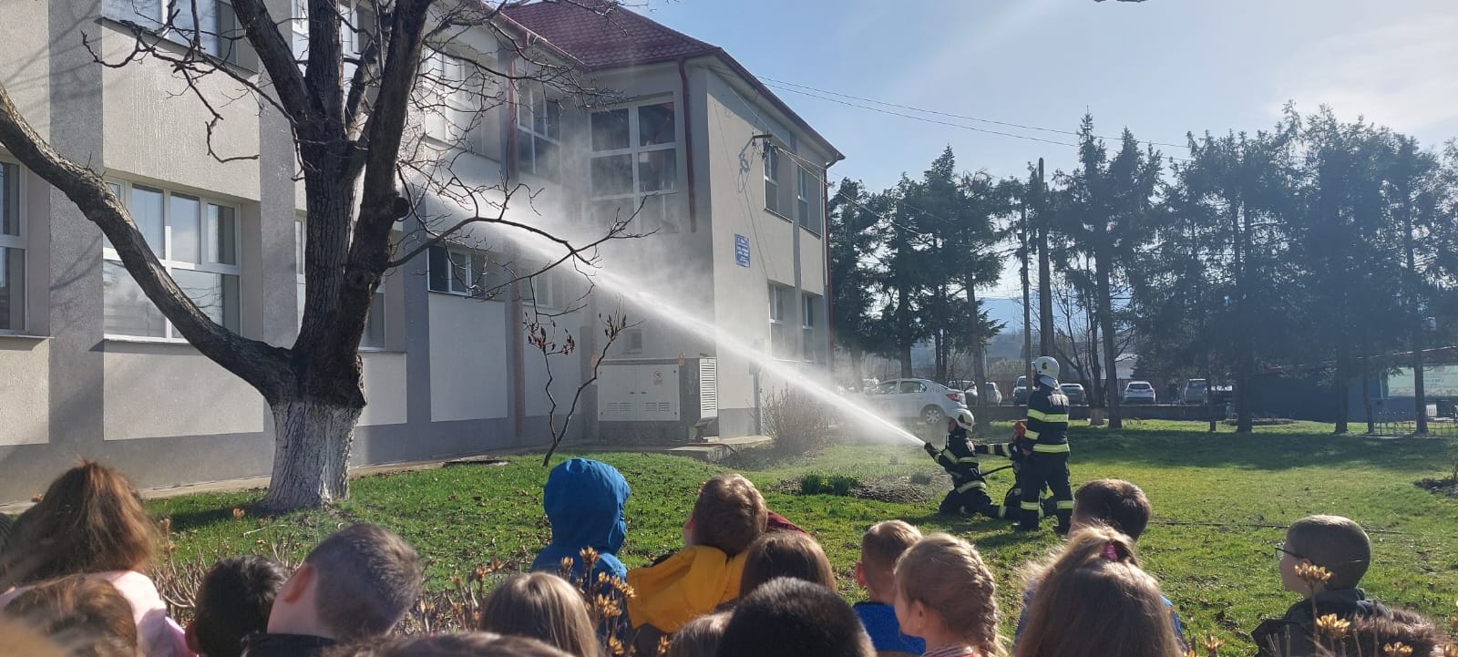 Peste 400 de elevi s-au întâlnit deja cu militarii, în cadrul Săptămânii Protecției Civile