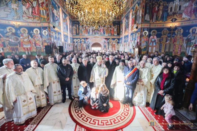 Sărbătoare. Preasfințitul Părinte Timotei Sătmăreanul a slujit la Mănăstirea „Izvorul Tămăduirii” Măriuș