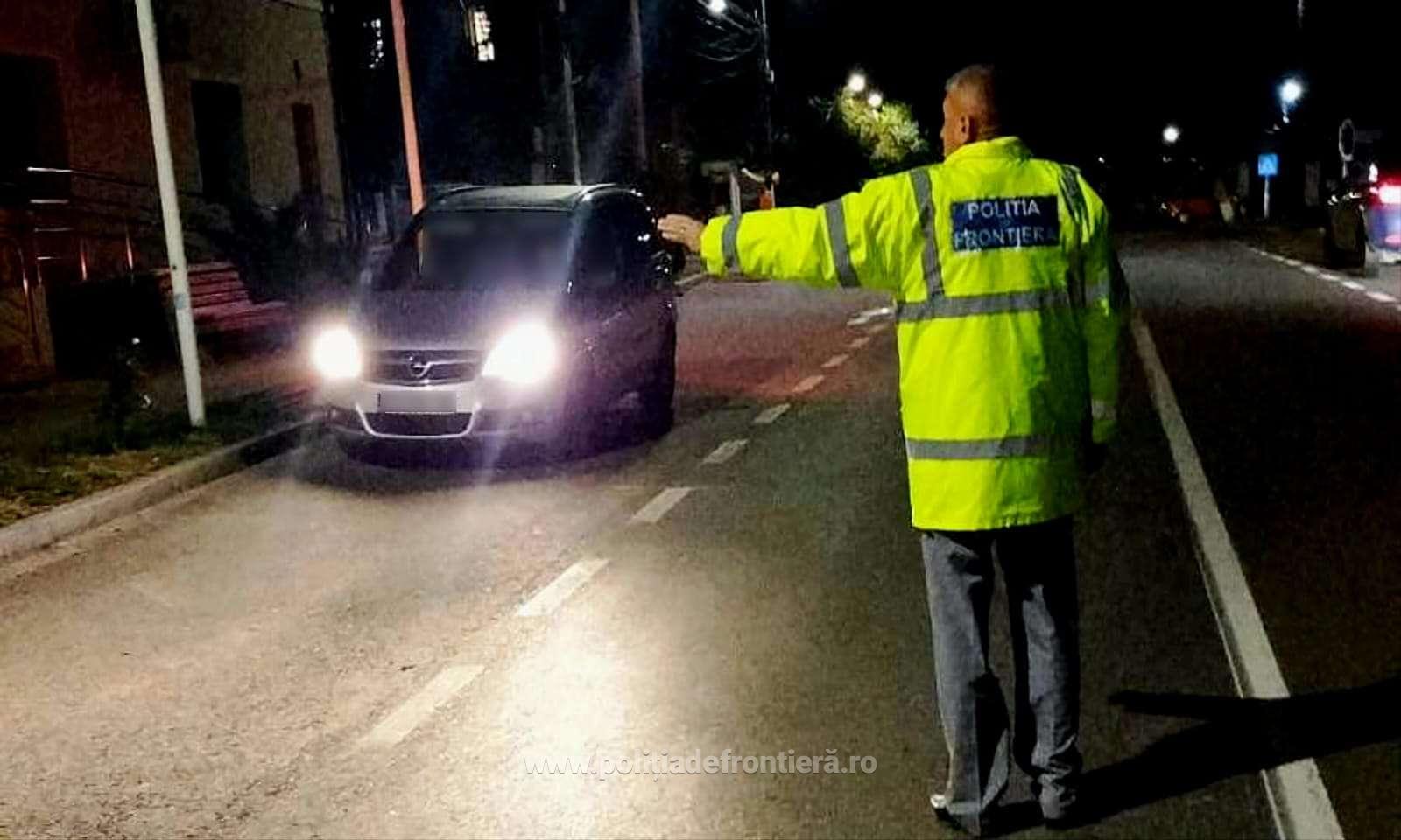 Șofer fără permis, oprit în trafic de polițiști. S-a ales cu dosar penal