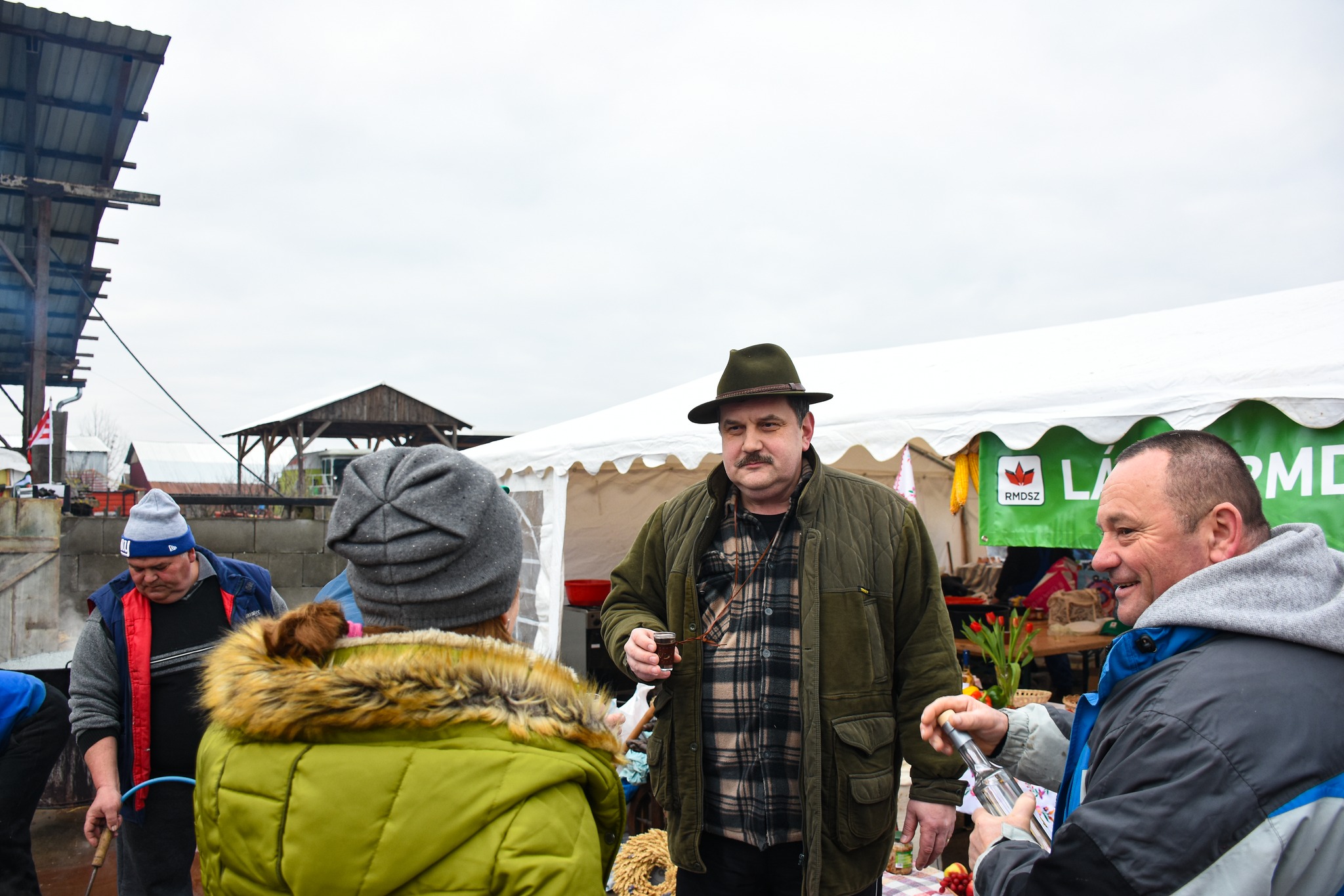 Ediția XI - a .39 de echipe înscrie la concursul de tăiat porci