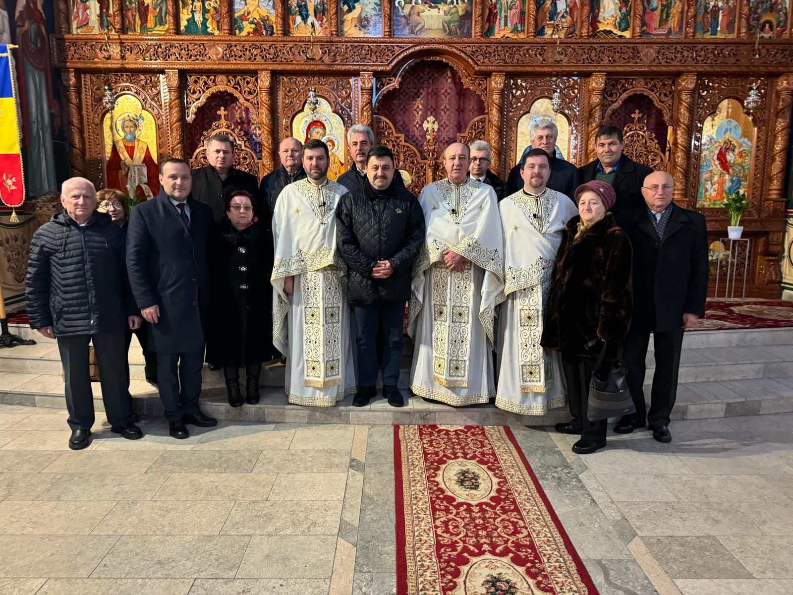 FOTO. Prefectul Radu Roca, s-a recules la slujba de duminică la biserica din Carpați II