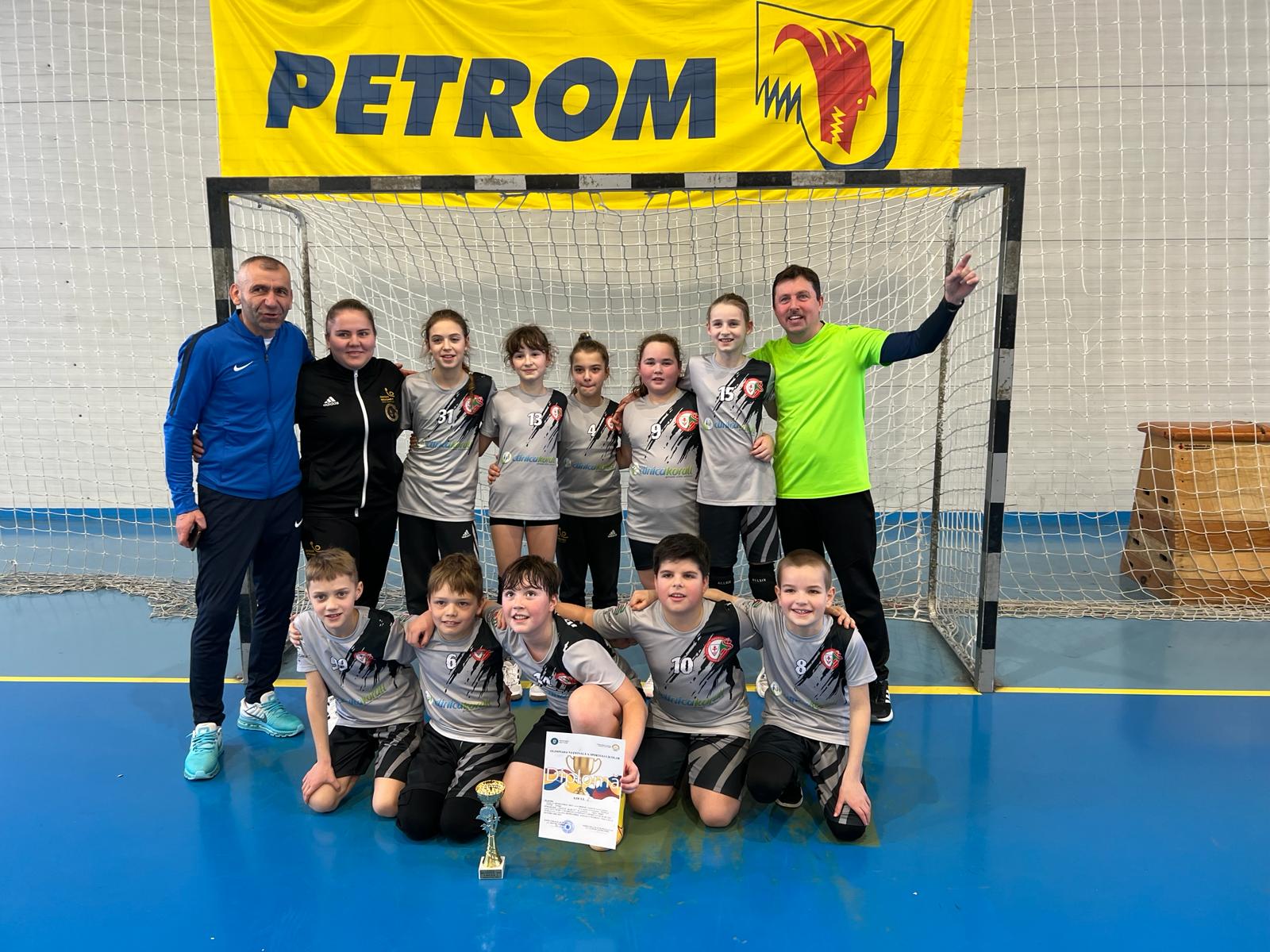 Sport școlar: Școala Gimnazială "Rákóczi Ferenc" Satu Mare, campioana județeană la ONSS minihandbal!