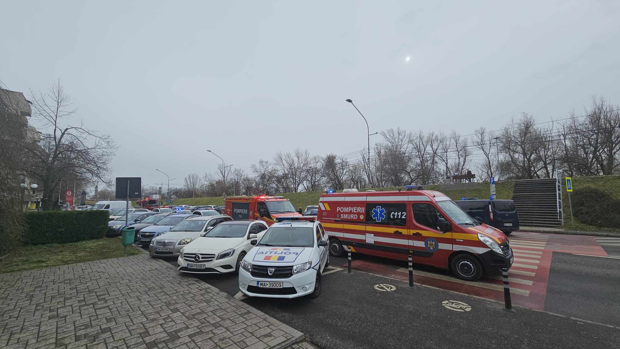 FOTO. Tentativă de suicid în Centrul Sătmarului. A vrut să se arunce de la etaj