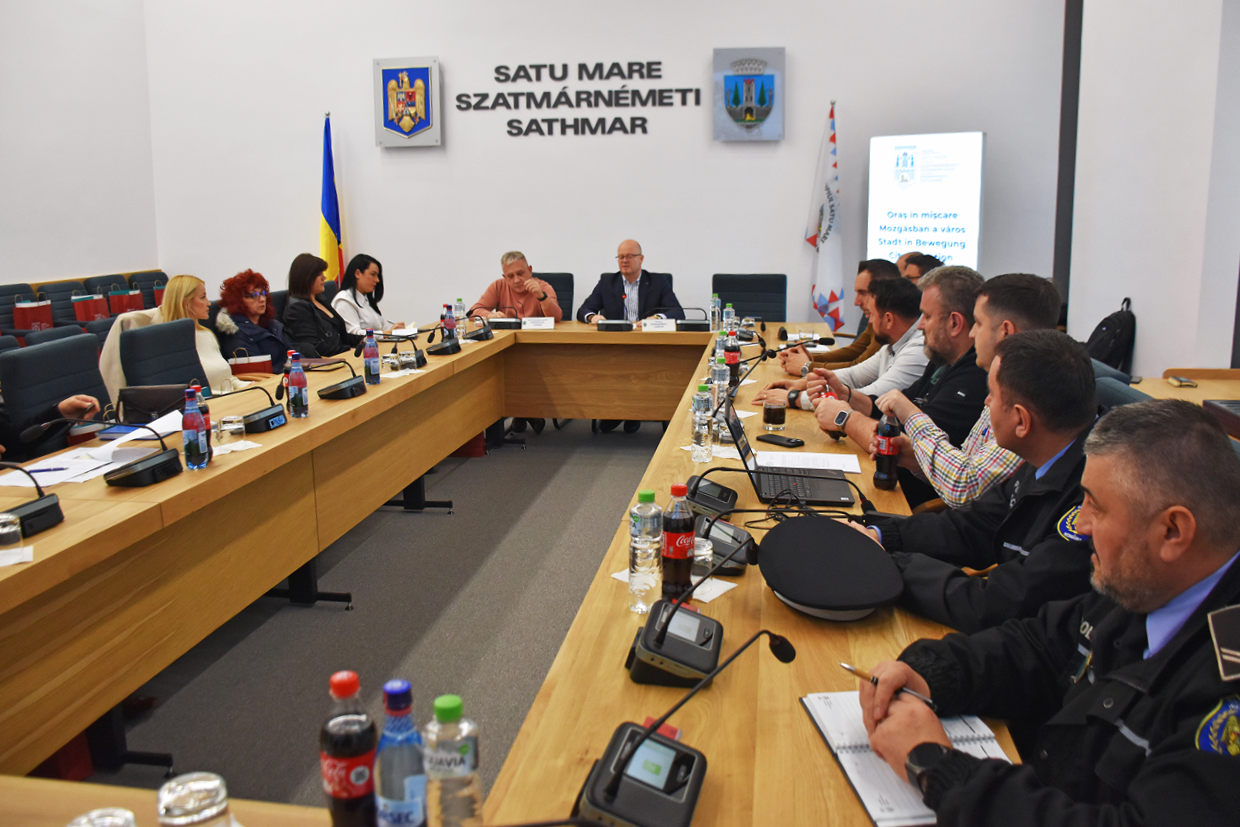 Noul regulament de funcționare a teraselor din Centrul Vechi, dezbătut de conducerea Primăriei Satu Mare și antreprenori